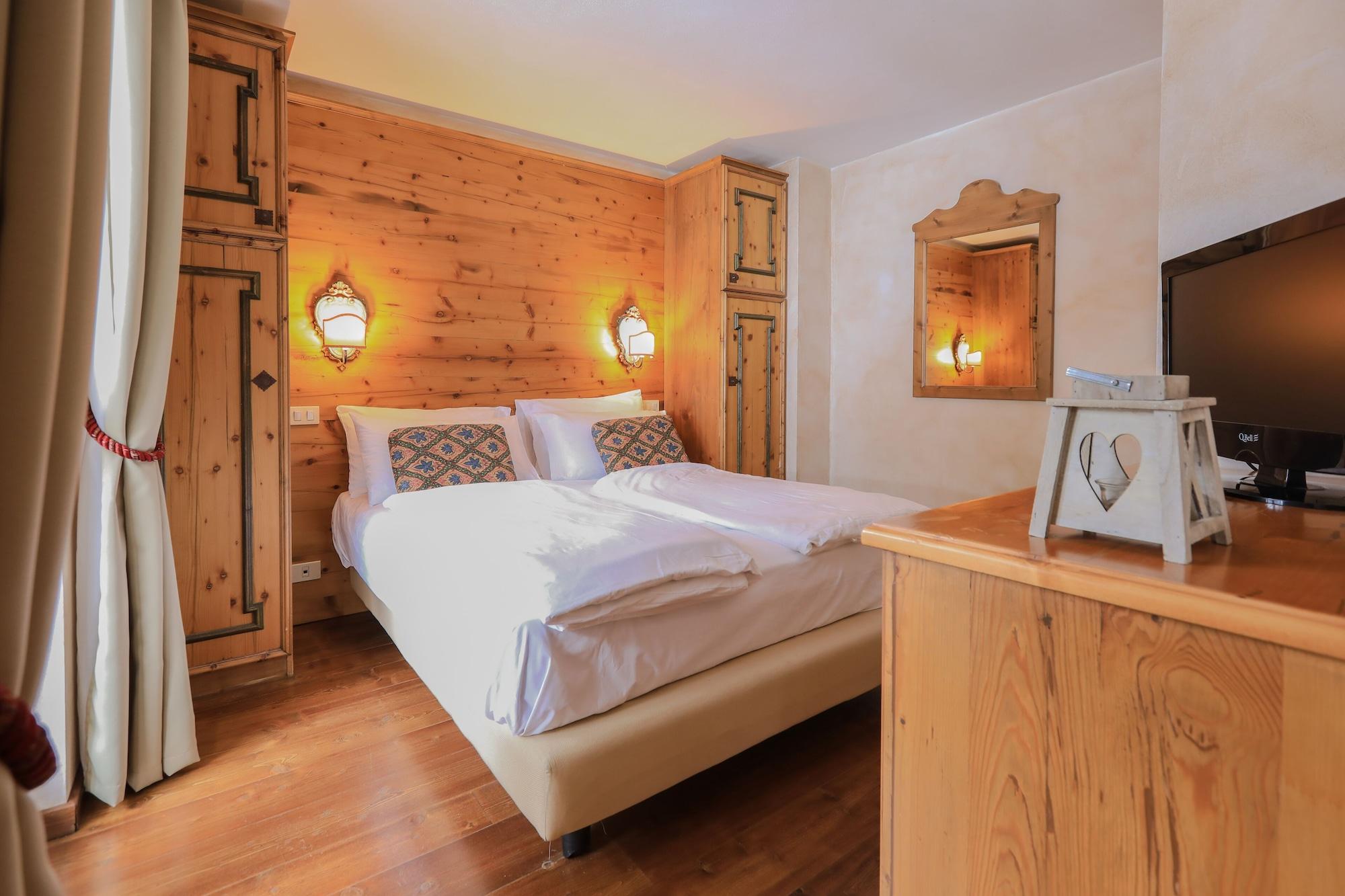 Hotel Perla Madonna Buitenkant foto