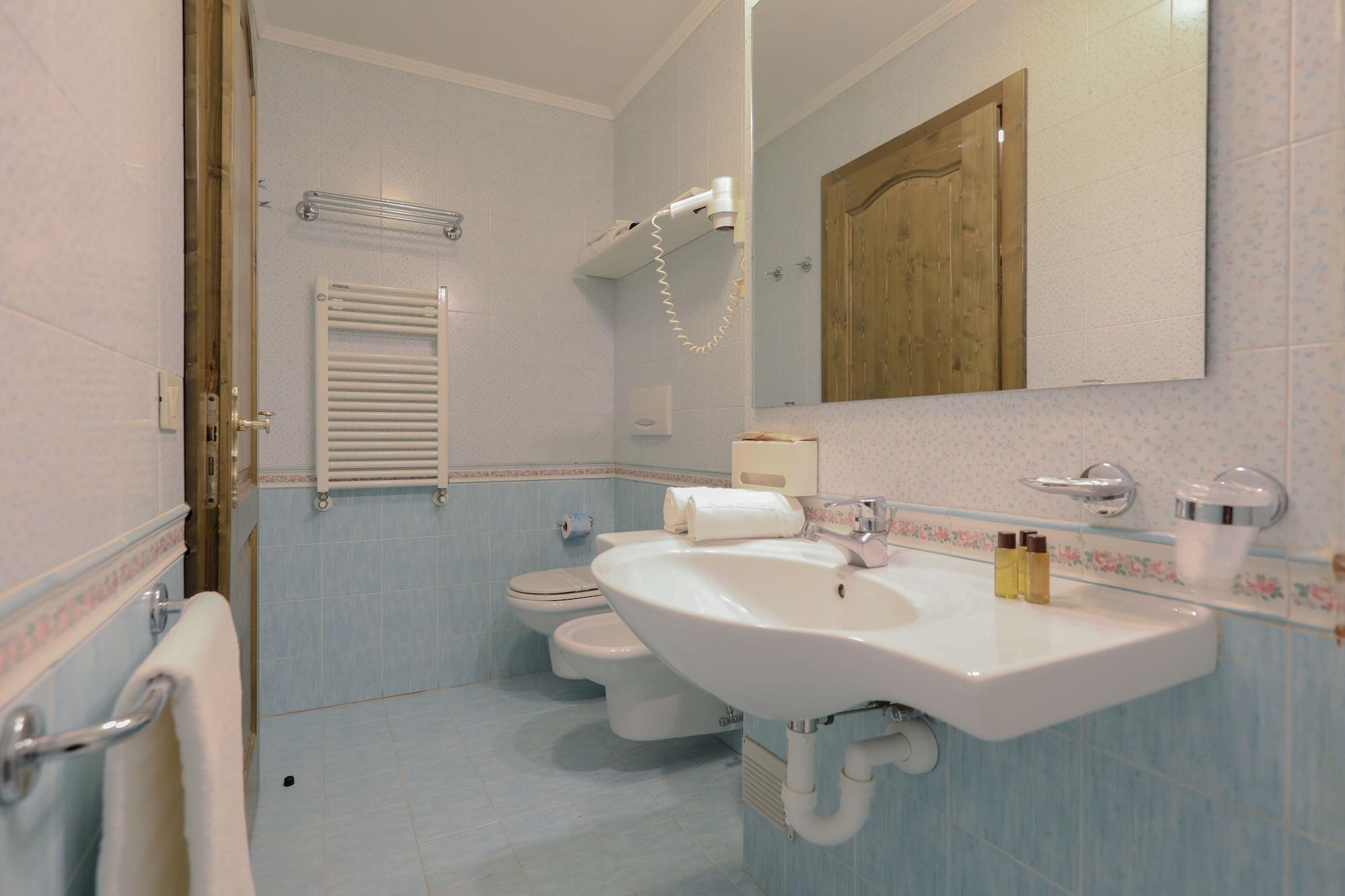 Hotel Perla Madonna Buitenkant foto