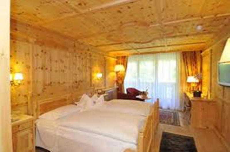 Hotel Perla Madonna Buitenkant foto
