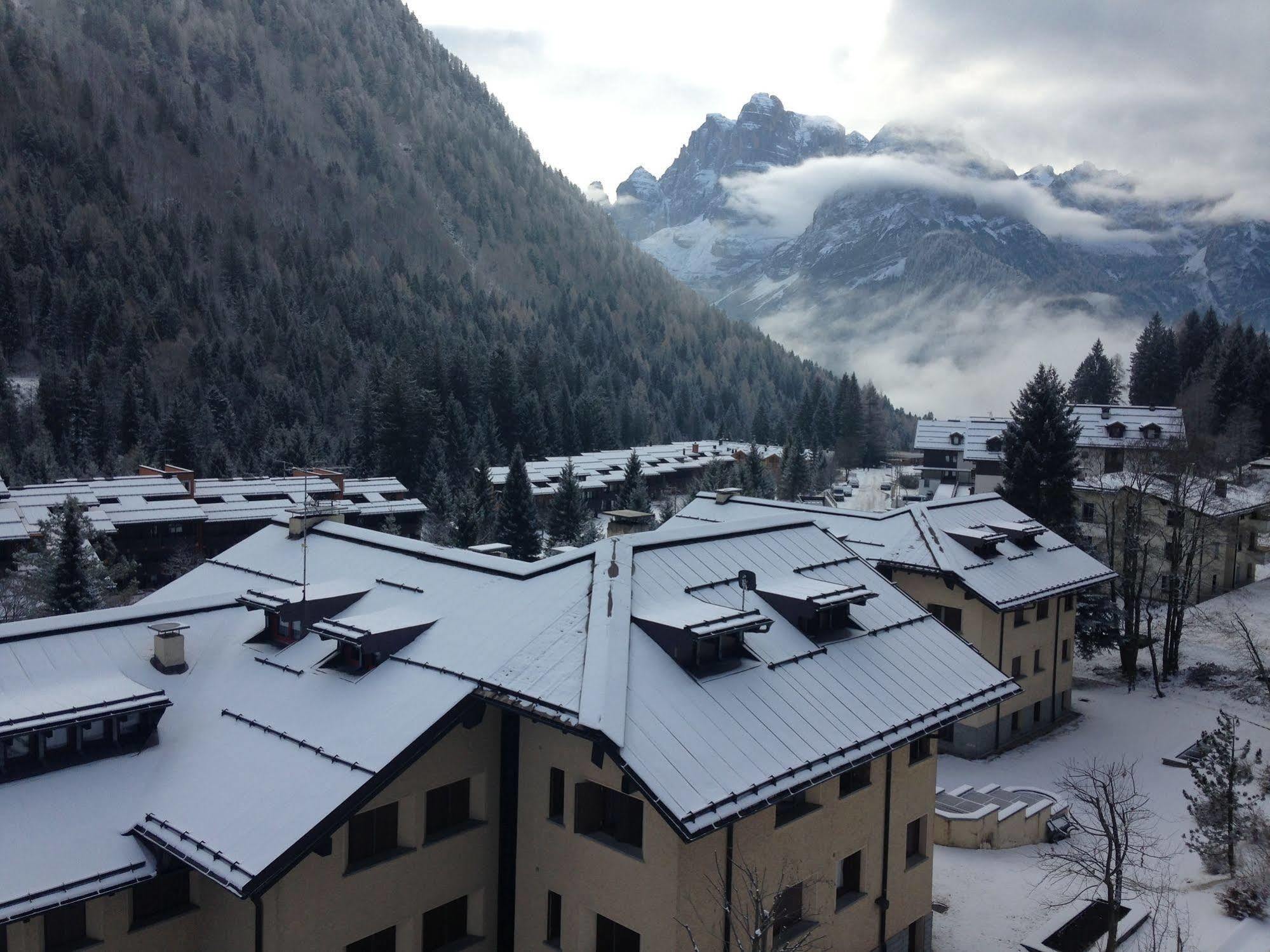 Hotel Perla Madonna Buitenkant foto