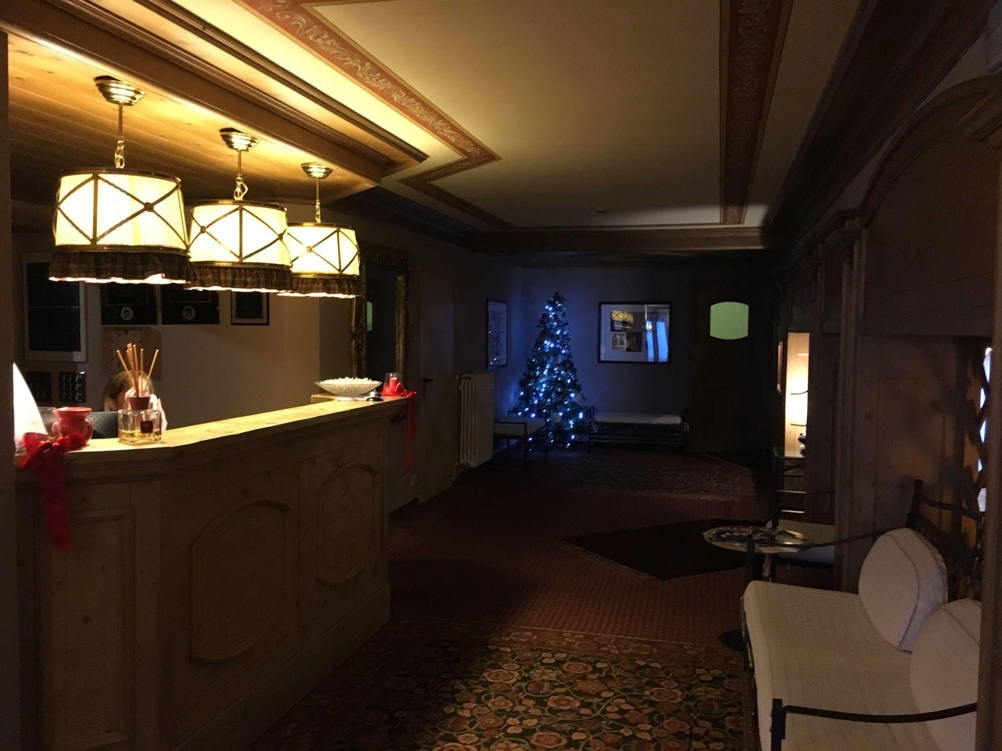 Hotel Perla Madonna Buitenkant foto