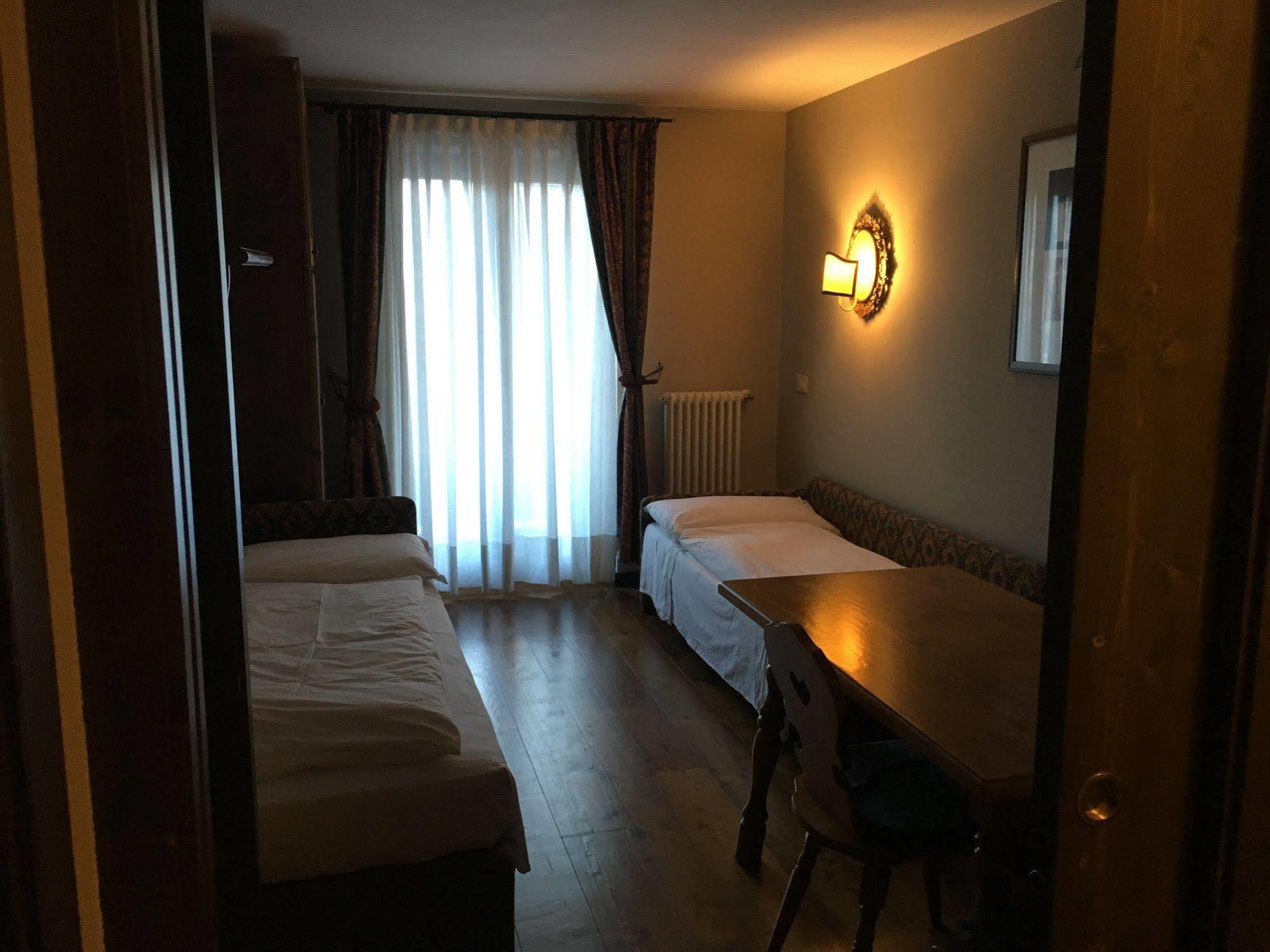 Hotel Perla Madonna Buitenkant foto