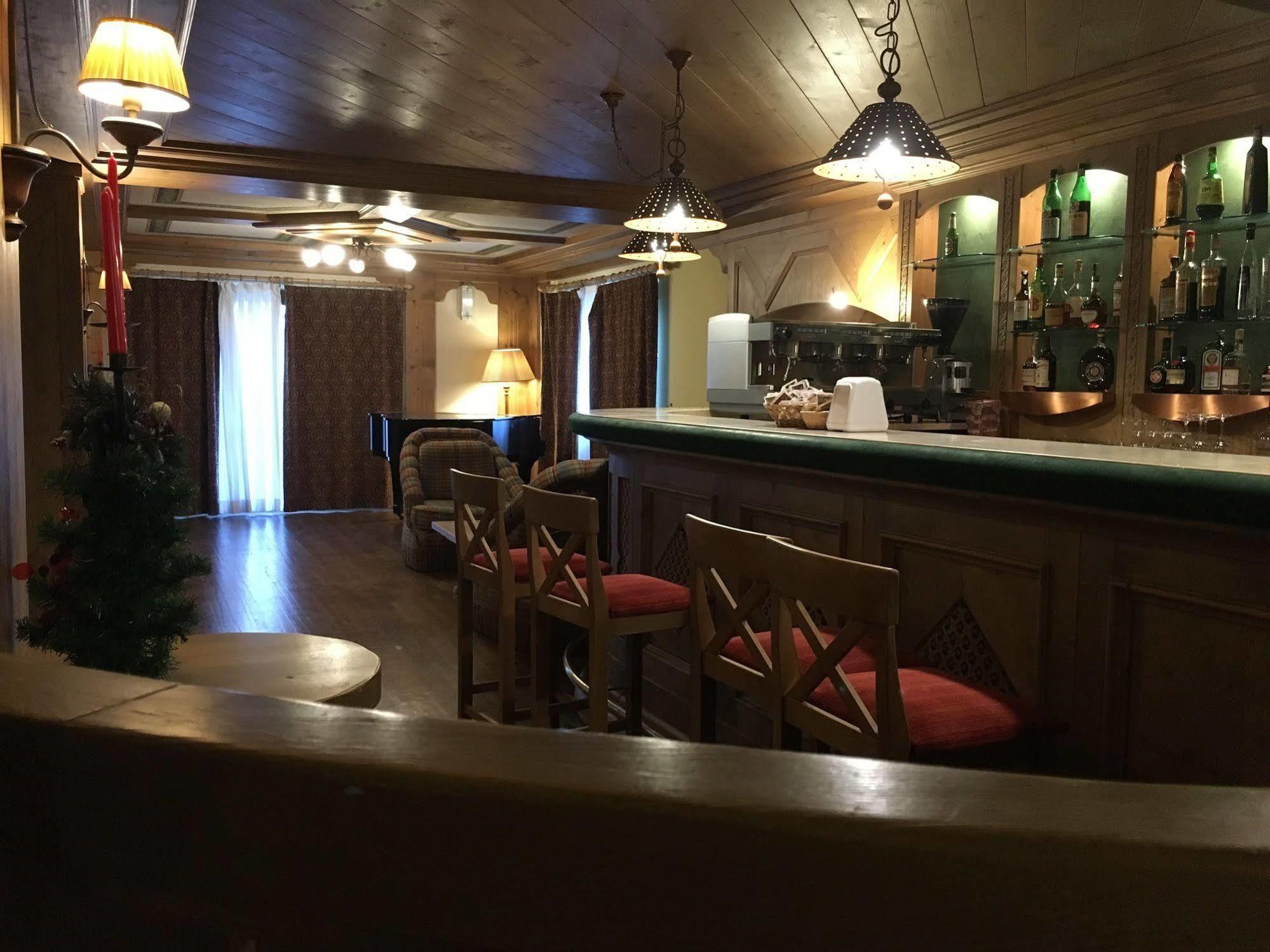 Hotel Perla Madonna Buitenkant foto
