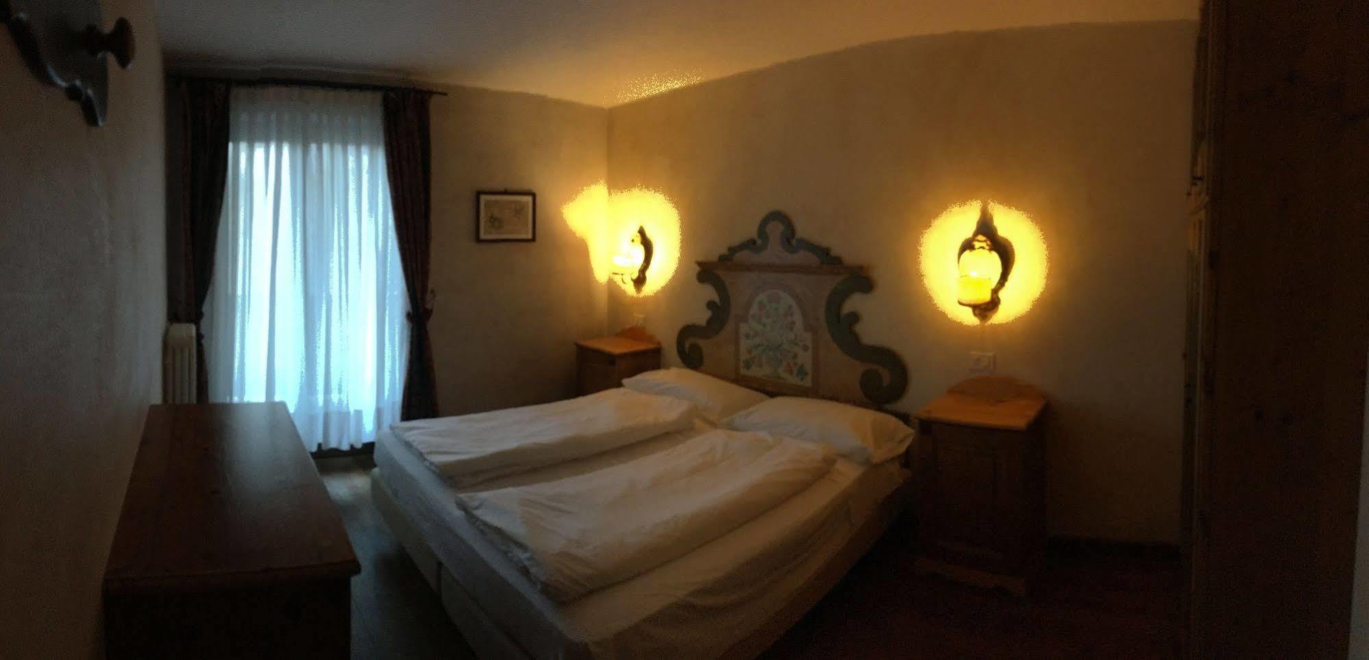Hotel Perla Madonna Buitenkant foto