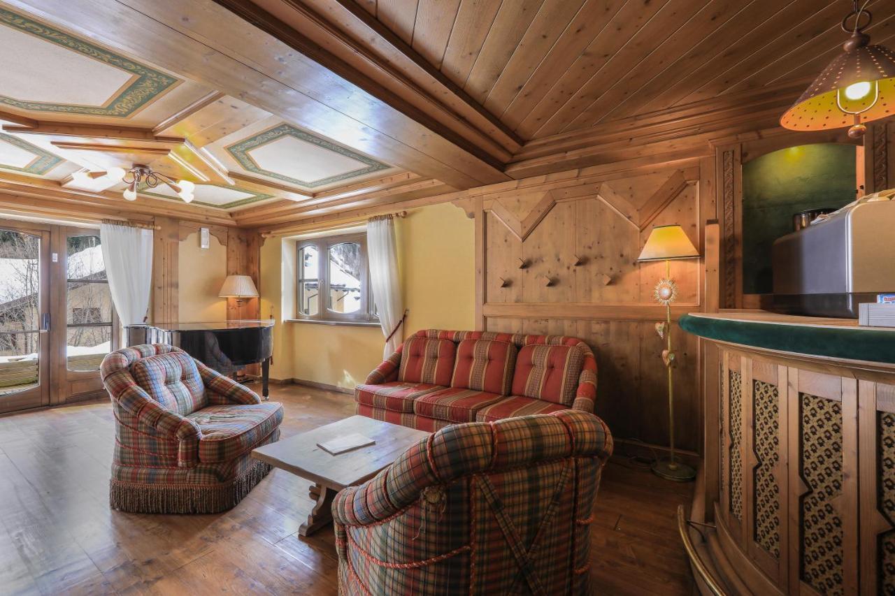 Hotel Perla Madonna Buitenkant foto