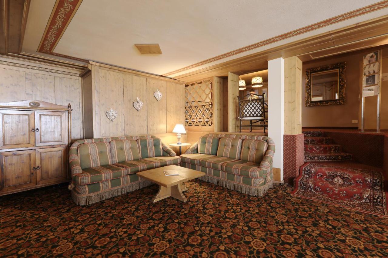 Hotel Perla Madonna Buitenkant foto